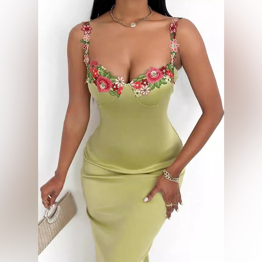 NWT Realtix Elegant Green Satin Dress - Picture 3 of 13